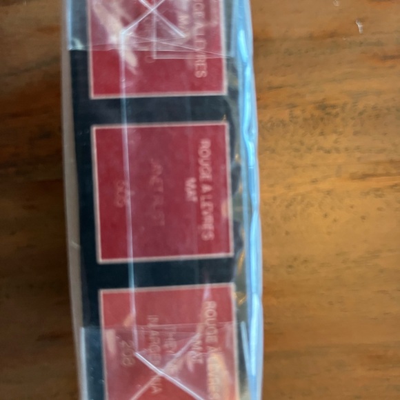 Gucci Red Lipstick Collection Luxurious Makeup - Picture 6 of 6